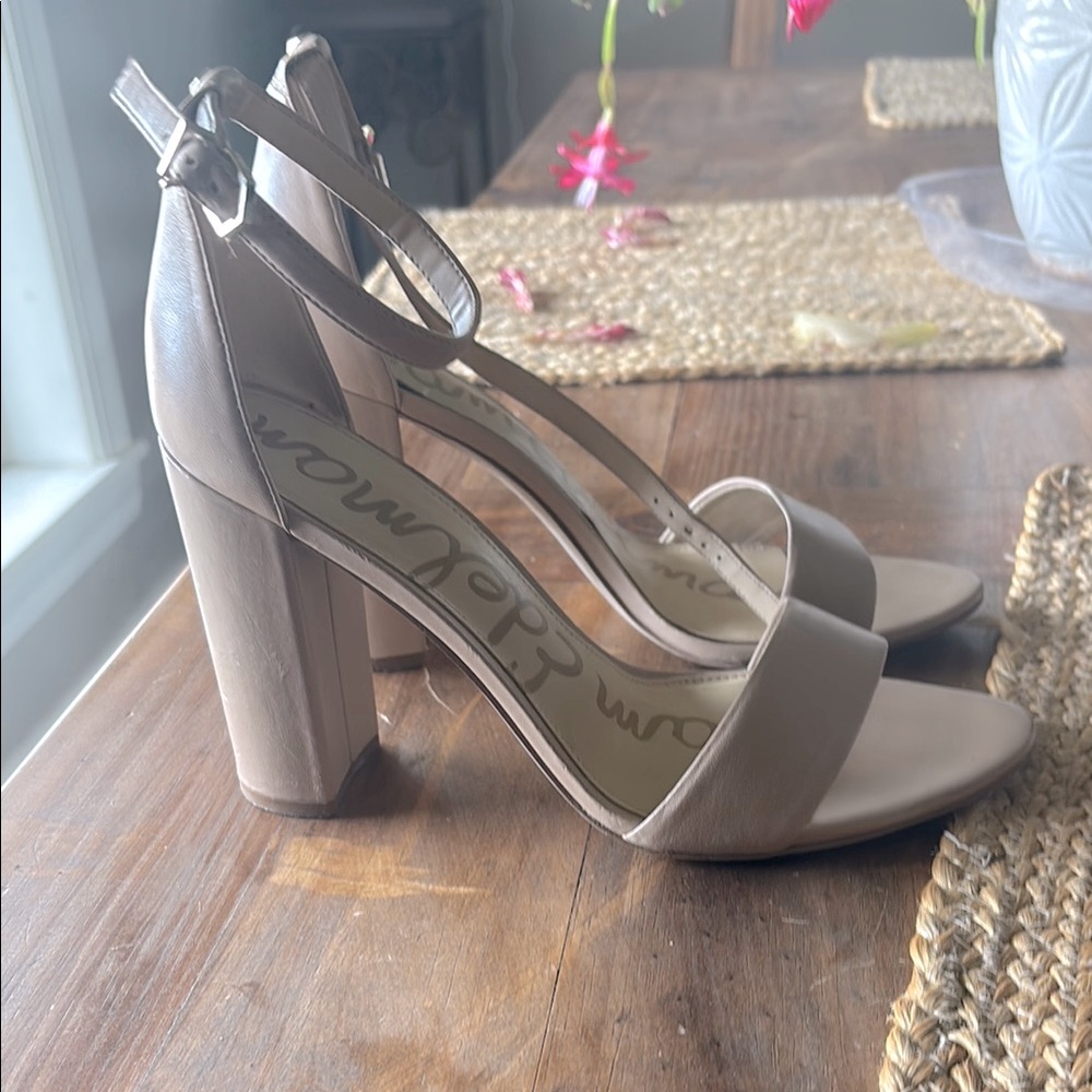 Sam Edelman Sz 9.5 (fits like 9) 3in nude ankle strap heels